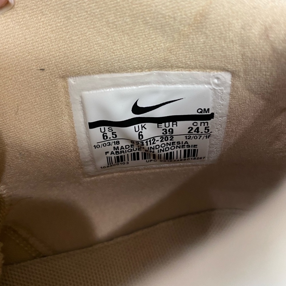 Nike - Picture 7 of 7